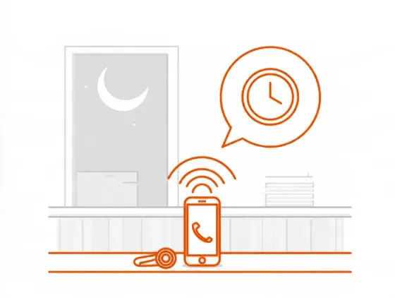 閉店後の暗い店内で、カウンターのスマホに着信が入っている